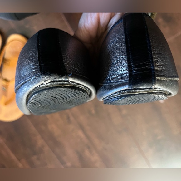 • MOVING LAST CHANCE 7/31/2024 • Softstar ballerines in pewter size 6U - Picture 2 of 4